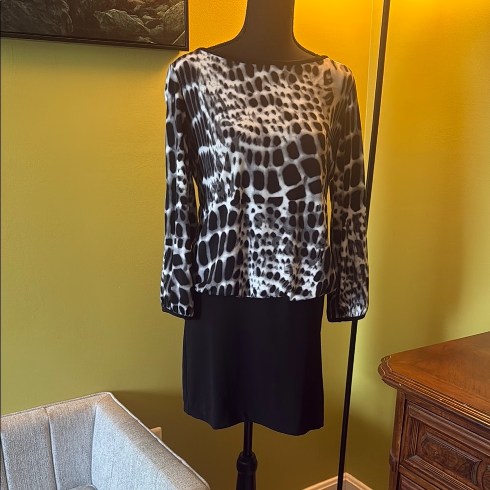 Elegant Black and White Patterned Tunic